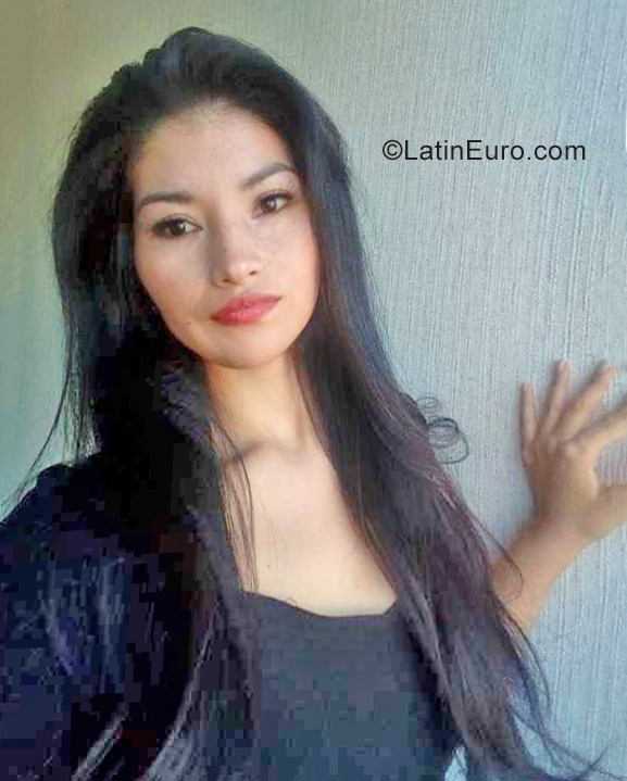 Date this young Peru girl Cynthia from Lima PE1959