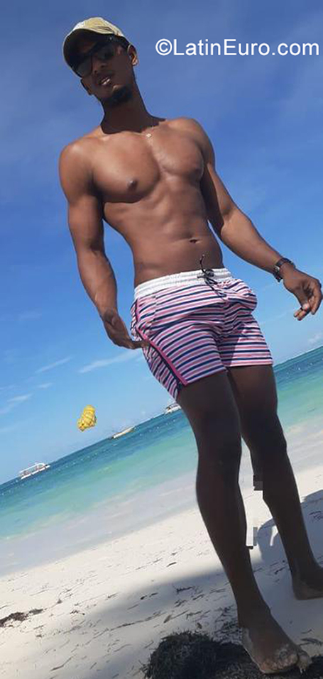 Date this gorgeous Dominican Republic man Bruno from Veron DO39217