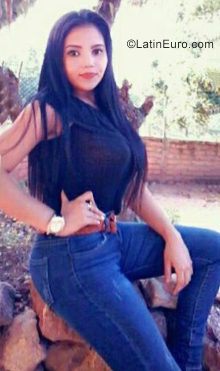Date this beautiful Honduras girl Salma Karina from Tegucigalpa HN2898