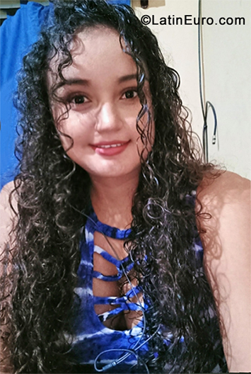 Date this sultry Honduras girl Nubia from San Pedro Sula HN2935