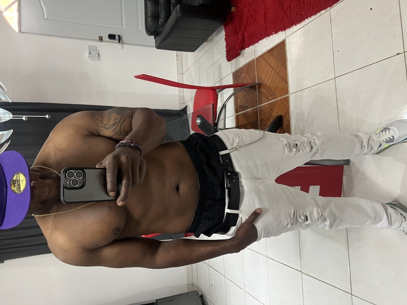 Date this hard body Canada man Shawn from Montreal CA870