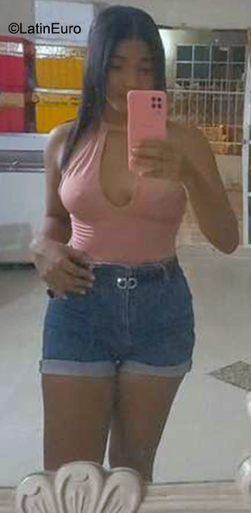 Date this pretty Colombia girl Aura from Cartagena De Indias CO31577