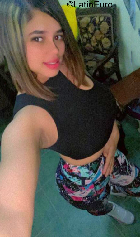 Date this exotic Dominican Republic girl Alez from Santo Domingo DO40795