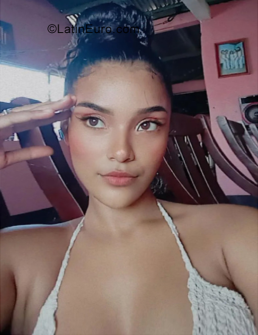Date this sensual Nicaragua girl Leslie from Managua NI294