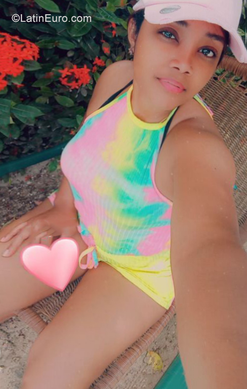 Date this tall Dominican Republic girl Dianna from Santo Domingo DO40797