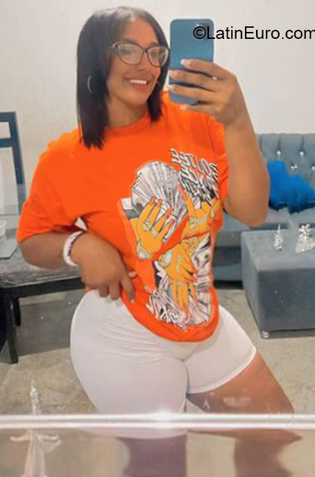 Date this lovely Dominican Republic girl Nicaury from Santiago De Los Caballeros DO41051