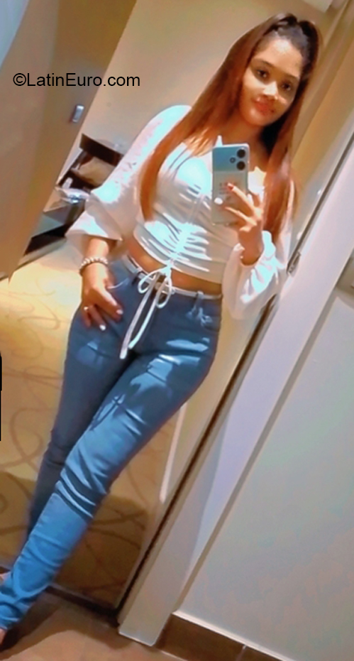 Date this passionate Dominican Republic girl Anaia - Miguelina from Santo Domingo DO41052
