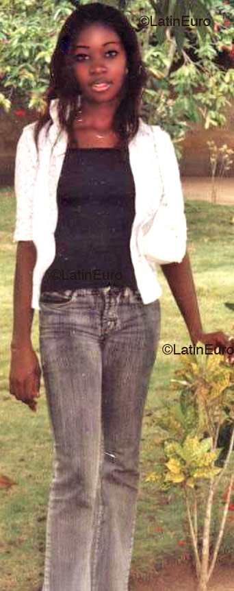 Date this attractive Any Country girl Willy from  A9558