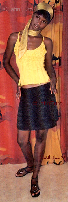 Date this cute Any Country girl Evelyne from  A9564