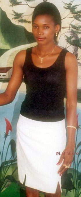 Date this gorgeous Cameroon girl Aminate from Yaounde A9733