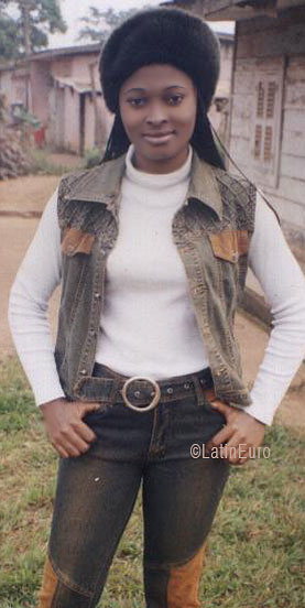 Date this happy Any Country girl Elton from  A9743