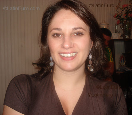 Date this happy Brazil girl Nadja from Balneario Camboriu BR6191