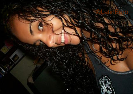 Date this georgeous Brazil girl Laura from PORTO ALEGRE B3670