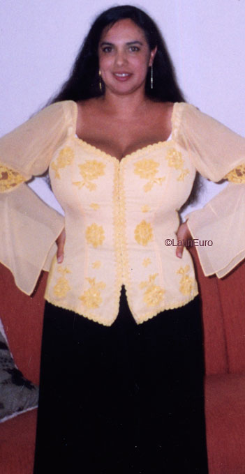 Date this attractive Brazil girl Iara from PORTO ALEGRE B6365