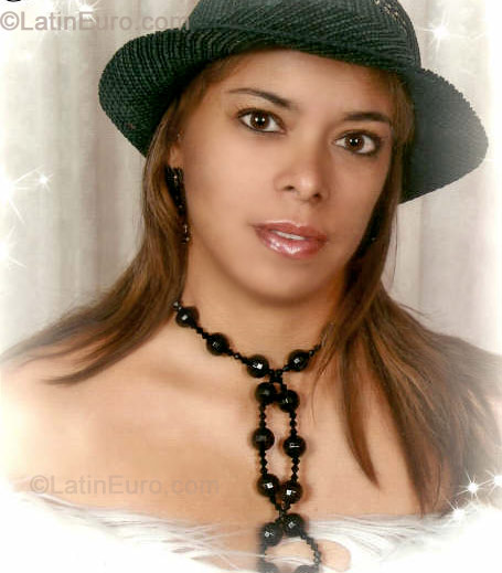 Date this athletic Colombia girl Beatriz from Medellin C7988