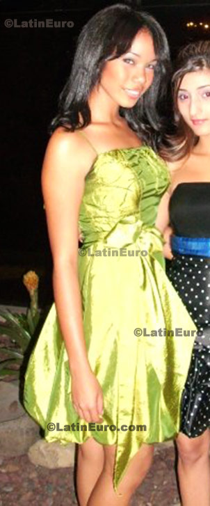 Date this funny Colombia girl Melissa from Medellin C8032