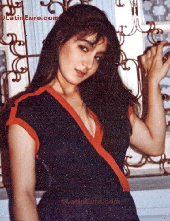 Date this voluptuous Colombia girl Liliana from Cali C8044