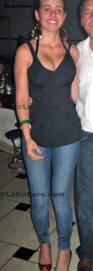 Date this young Colombia girl TaC8083 from Bogota C8083