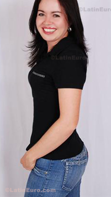 Date this beautiful Colombia girl Belisa from Bogota C8101