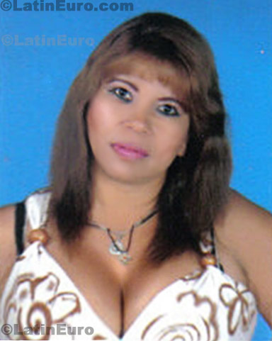 Date this attractive Colombia girl Luz from  C8151