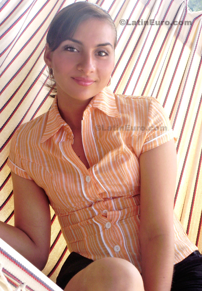 Date this sensual Colombia girl Edna from Neiva C8155