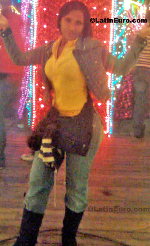 Date this gorgeous Colombia girl Yulier from Medellin C8211