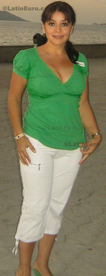 Date this good-looking Mexico girl Cristina from Tepic N-1104