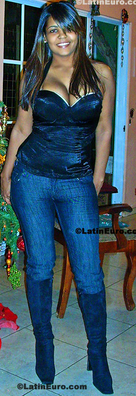 Date this nice looking Any Country girl Rosa from Santo Domingo N-1145