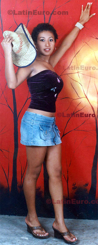 Date this gorgeous Any Country girl Karla from Comayagua N-1204