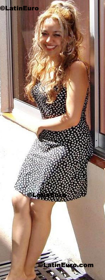 Date this foxy Mexico girl Lizeth from Mexico City N-1326