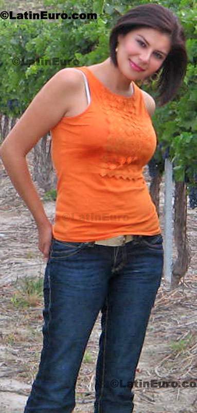 Date this charming Any Country girl Karina from Saltillo N-1359
