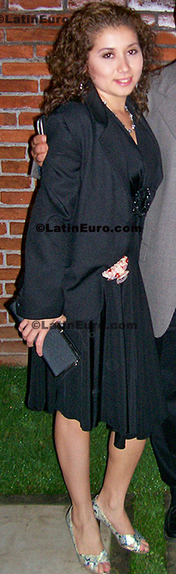 Date this beautiful Any Country girl Rox from Morelia N-1378