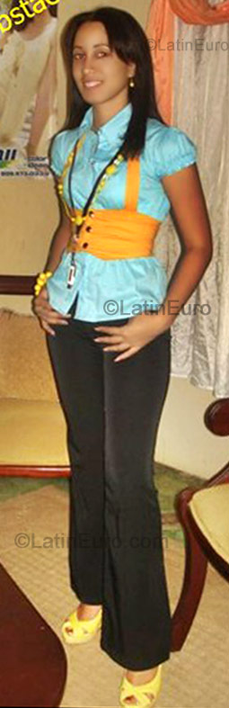 Date this attractive Any Country girl Rosanna from  N-1587