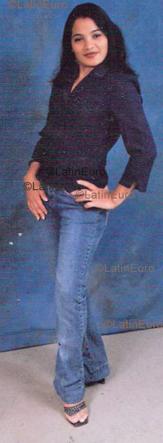 Date this nice looking Honduras girl Xiomara from  N-280