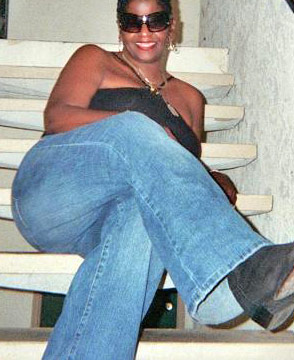 Date this foxy United States girl Marcella from Sacramento N-370