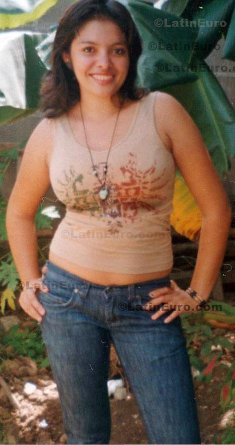 Date this nice looking Honduras girl Karina from Choluteca N-819