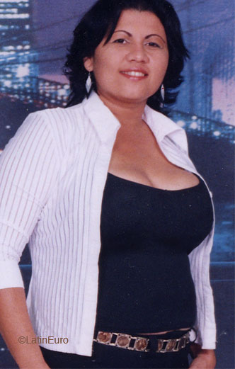 Date this good-looking Honduras girl Silvia from La Ceiba N2403