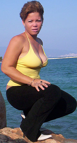 Date this beautiful Dominican Republic girl Quisquella from Barahona N2439