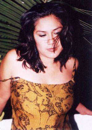 Date this happy Honduras girl Mariela from Yoro N2757