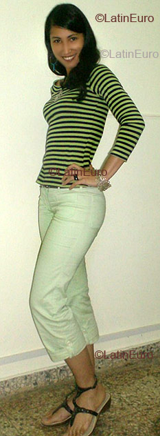 Date this attractive Any Country girl Milli from Santo Domingo N5