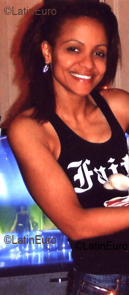 Date this young France girl Juliette from  N573