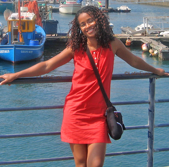 Date this sensual France girl Nadeche from  N695