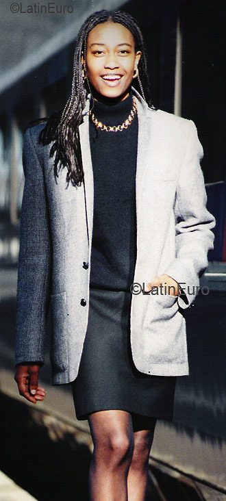 Date this cute Any Country girl Luhanne from  N729