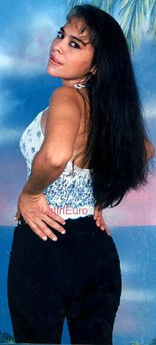 Date this happy Honduras girl Maura from San Pedro Sula N3813