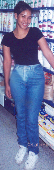 Date this nice looking Honduras girl Karla from La Ceiba N3794