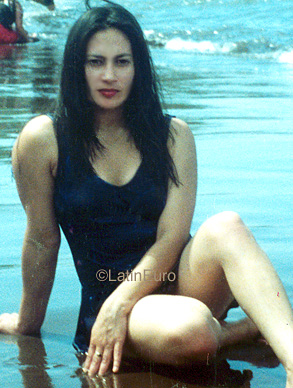 Date this nice looking Honduras girl Yohana from Tegucigalpa N3923