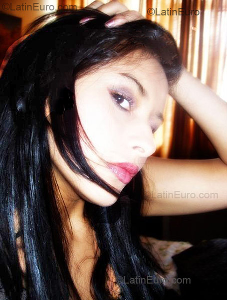 Date this cute Colombia girl Laura from Bogota CO44