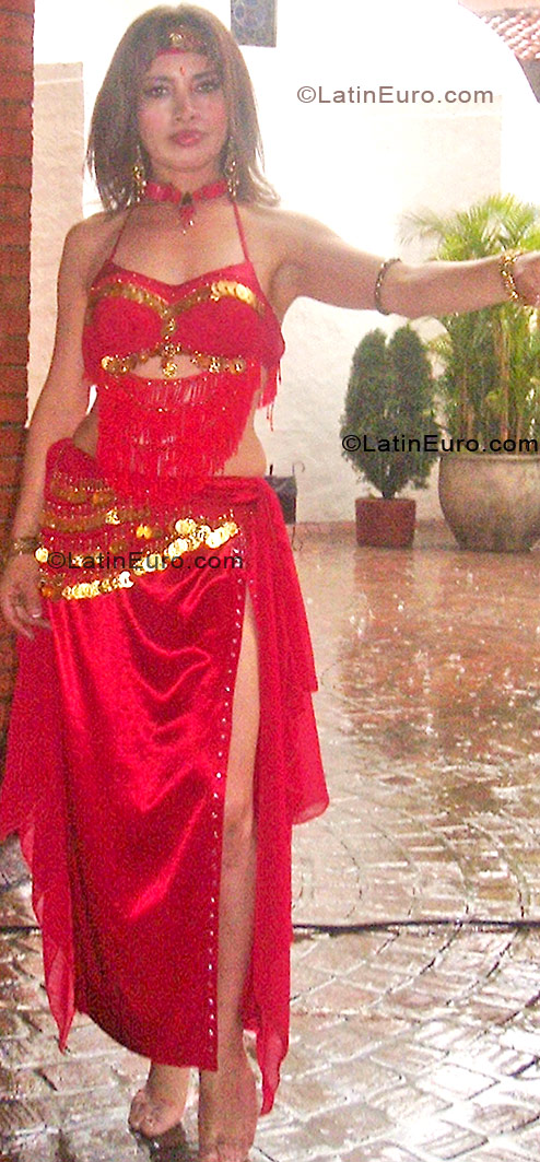 Date this attractive Colombia girl Sonia from Bogota CO109