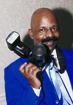 Date this young United States man PictureMan from Chicago US245