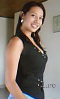 Date this nice looking Colombia girl Veronica from Pereira CO182